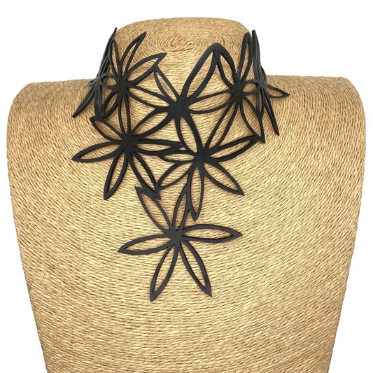 Pentas Star-shaped Flower Statement Choker-1